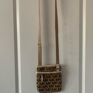 Michael Kors Croas body purse